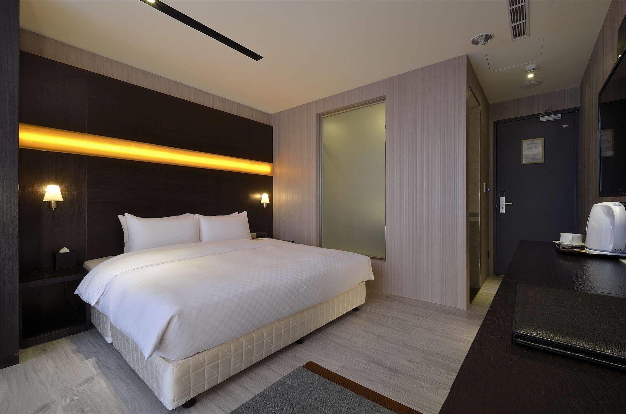 Hotel Cube Tchaj-čung Exteriér fotografie