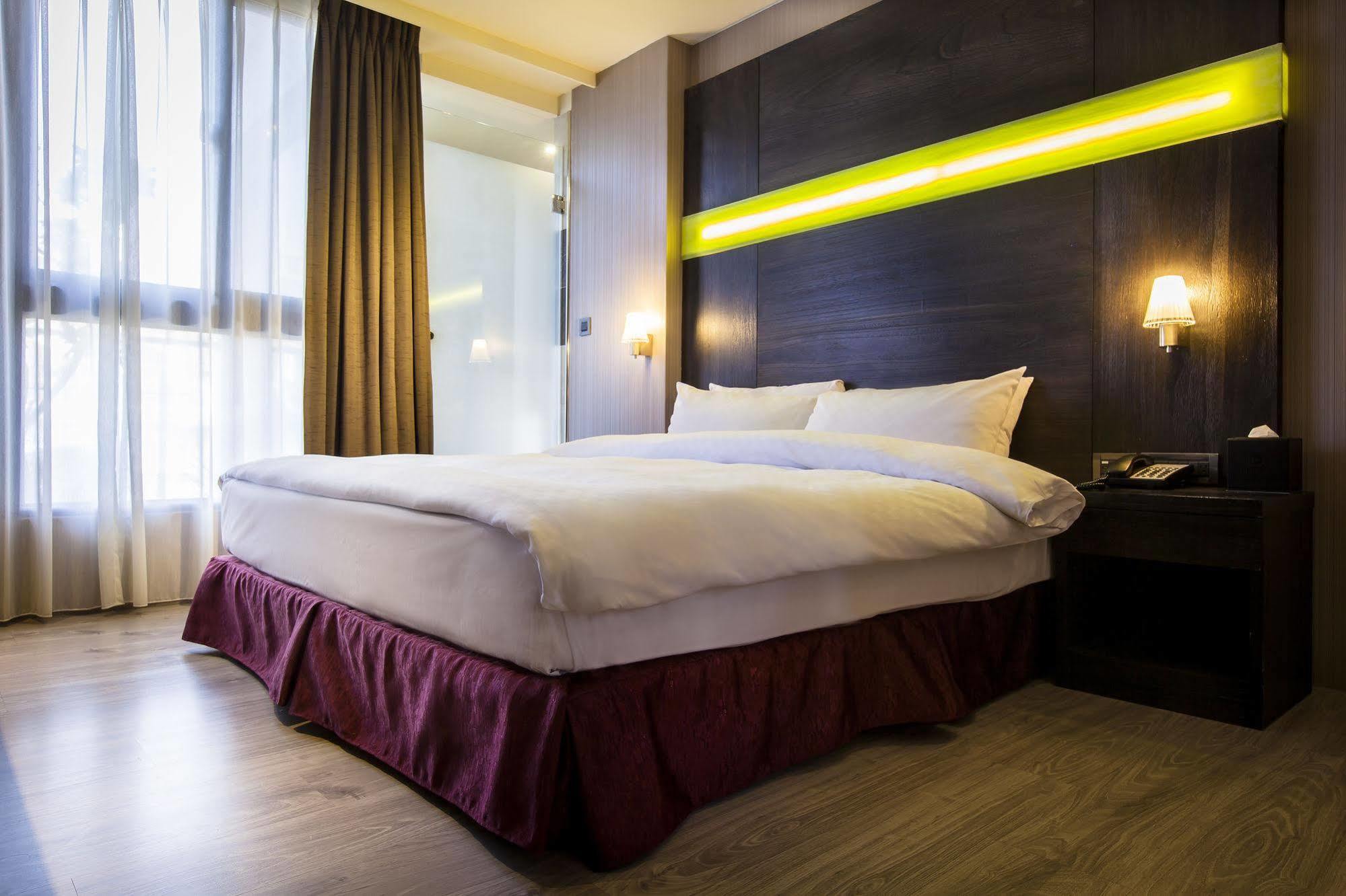 Hotel Cube Tchaj-čung Exteriér fotografie