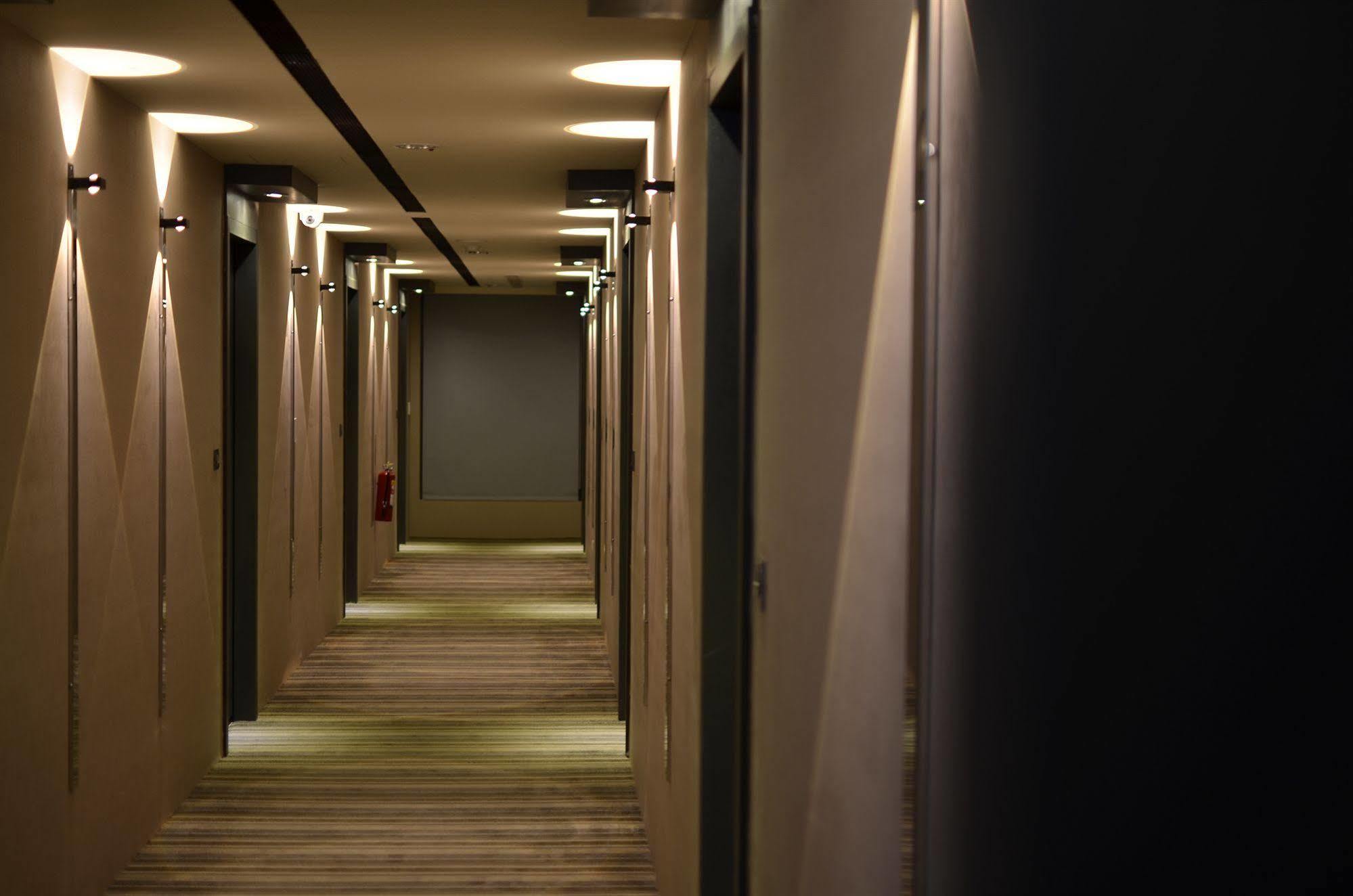Hotel Cube Tchaj-čung Exteriér fotografie